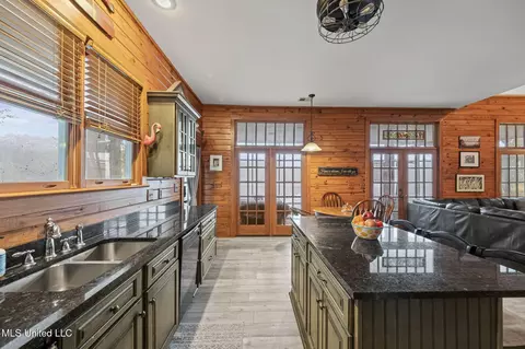 Kitchen - 10888 Glen Cairn Cv, Hernando, MS 38632 photo 1 of 6