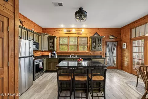 Kitchen - 10888 Glen Cairn Cv, Hernando, MS 38632 photo 4 of 6