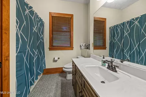 Bath - 10888 Glen Cairn Cv, Hernando, MS 38632 photo 1 of 2