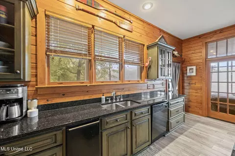 Kitchen - 10888 Glen Cairn Cv, Hernando, MS 38632 photo 3 of 6