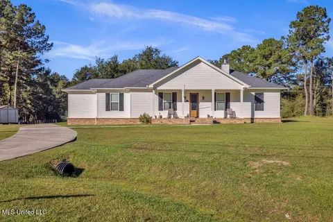 10571 Sarah Dr, Pass Christian, MS 39571