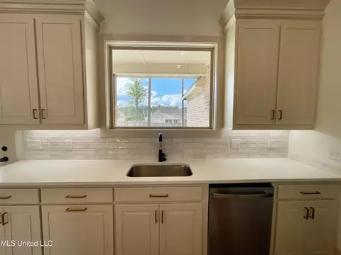 Kitchen - 368 Wellstone Pl, Madison, MS 39110 photo 5 of 8