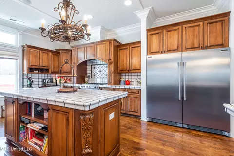 Kitchen - 4161 Misty Oaks Ln, Nesbit, MS 38651 photo 4 of 5