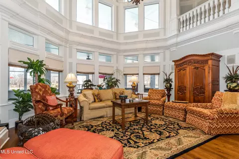 Living - 4161 Misty Oaks Ln, Nesbit, MS 38651 photo 3 of 4