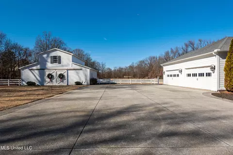 Exterior - 4161 Misty Oaks Ln, Nesbit, MS 38651 photo 13 of 22