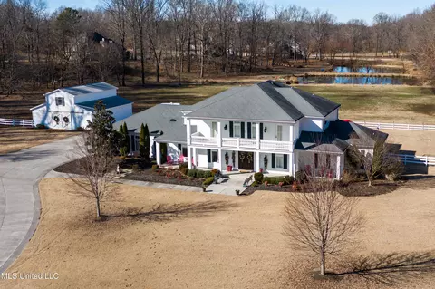 Exterior - 4161 Misty Oaks Ln, Nesbit, MS 38651 photo 2 of 22