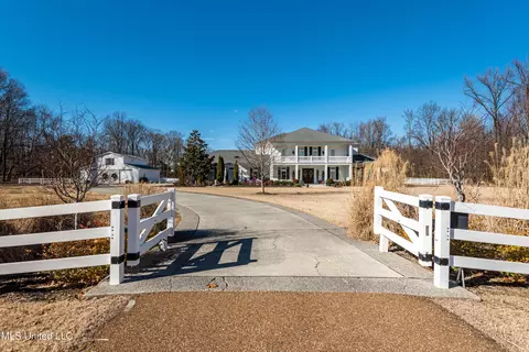 Exterior - 4161 Misty Oaks Ln, Nesbit, MS 38651 photo 9 of 22