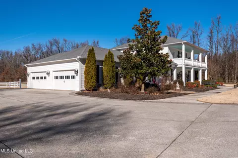 Exterior - 4161 Misty Oaks Ln, Nesbit, MS 38651 photo 12 of 22