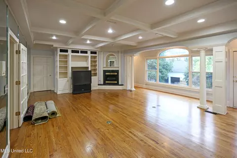 Living - 406 Roses Bluff Dr, Madison, MS 39110 photo 4 of 5