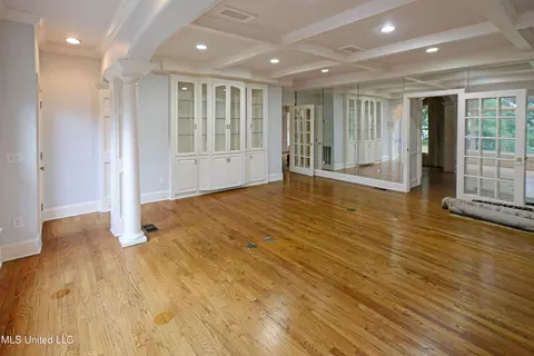 Living - 406 Roses Bluff Dr, Madison, MS 39110 photo 2 of 5