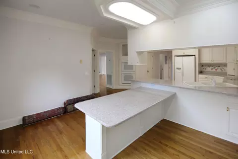 Kitchen - 406 Roses Bluff Dr, Madison, MS 39110 photo 2 of 4