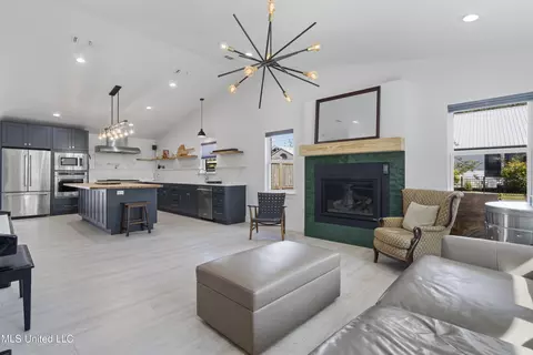 1211 Bowen Ave, Ocean Springs, MS 39564