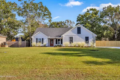 609 Tantallon Dr, Ocean Springs, MS 39564