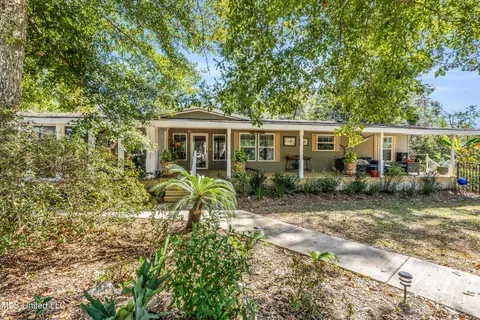 17990 Cuevas Rd, Kiln, MS 39556