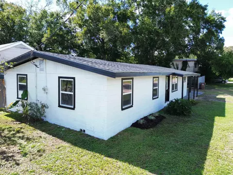 1461 Irish Hill Dr, Biloxi, MS 39530
