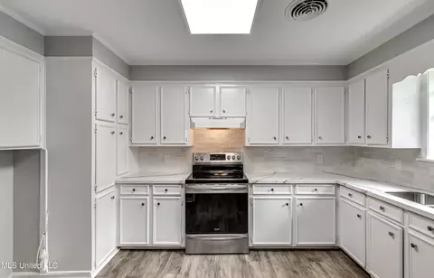 Kitchen - 113 Cedar Ct, Madison, MS 39110 photo 1 of 5