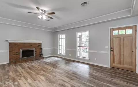 Living - 113 Cedar Ct, Madison, MS 39110 photo 3 of 6