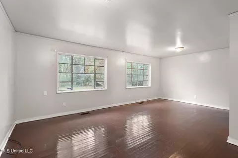 5440 Grafton St, Jackson, MS 39206 photo 2