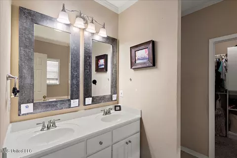 Bath - 274 Azalea Ct, Brandon, MS 39047 photo 1 of 3