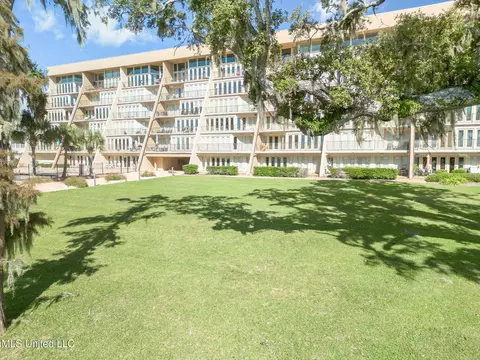 520 Beach Blvd #205, Biloxi, MS 39530