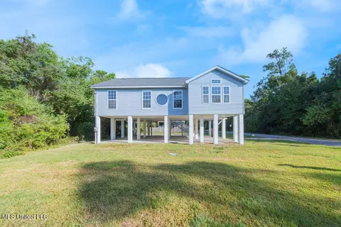 316 Bayview St, Pass Christian, MS 39571