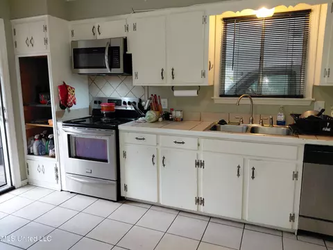 Kitchen - 1443 Sheffield Dr, Jackson, MS 39211 photo 3 of 3