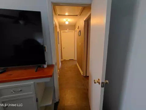 Entry Way - 1443 Sheffield Dr, Jackson, MS 39211 photo 1 of 1