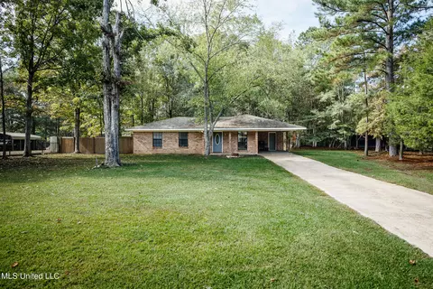 Exterior - 413 Mallard Pt, Brandon, MS 39042 photo 2 of 5