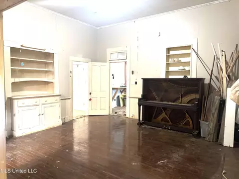 Living - 4219 Bellview Ave, Moss Point, MS 39563 photo 2 of 3