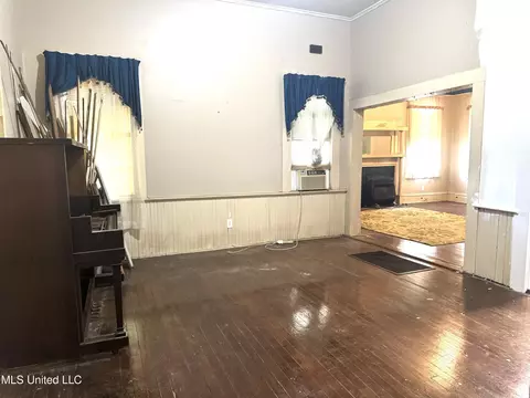 Living - 4219 Bellview Ave, Moss Point, MS 39563 photo 3 of 3