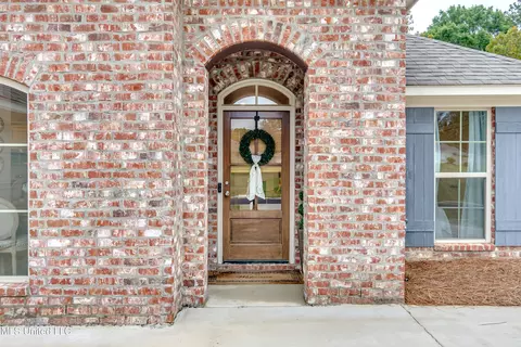 260 Chartleigh Cir, Canton, MS 39046 photo 5