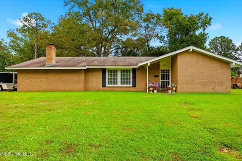 5320 Meadow Oaks Pk Dr, Jackson, MS 39211
