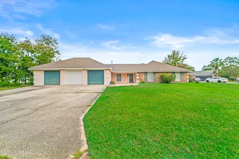 109 Fernwood Dr, Pass Christian, MS 39571