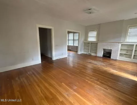 Living - 627 Mohawk Ave, Jackson, MS 39216 photo 2 of 2
