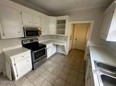 Kitchen - 627 Mohawk Ave, Jackson, MS 39216 photo 1 of 1