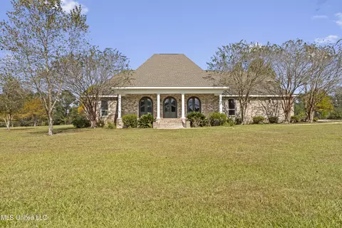 1523 W College Ave, Wiggins, MS 39577