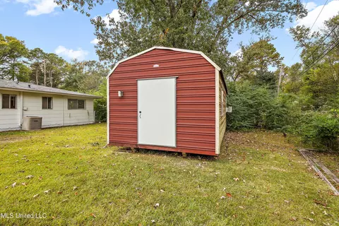 Exterior - 5256 Parkway Dr, Jackson, MS 39211 photo 2 of 3