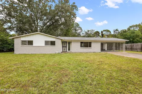 5256 Parkway Dr, Jackson, MS 39211