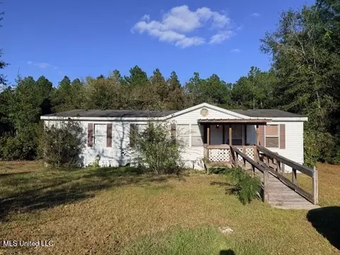 18160 Robin Oaks Dr, Gulfport, MS 39503