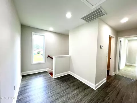 Entry Way - 1074 Pleasant Grove Rd, Mccomb, MS 39648 photo 1 of 2