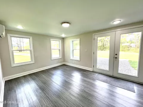 Living - 1074 Pleasant Grove Rd, Mccomb, MS 39648 photo 2 of 2