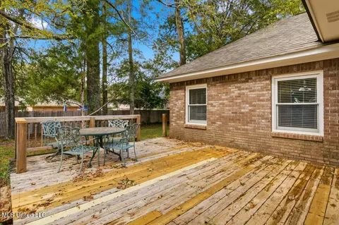 Exterior - 135 Easthaven Dr, Brandon, MS 39042 photo 3 of 6