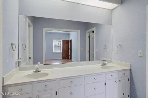 Bath - 135 Easthaven Dr, Brandon, MS 39042 photo 1 of 5