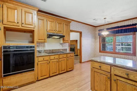 Kitchen - 135 Easthaven Dr, Brandon, MS 39042 photo 2 of 4