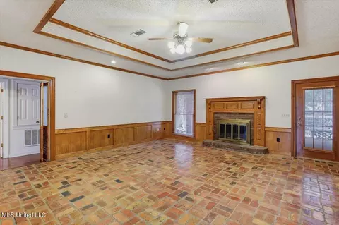 Living - 135 Easthaven Dr, Brandon, MS 39042 photo 1 of 5