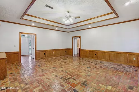Living - 135 Easthaven Dr, Brandon, MS 39042 photo 4 of 5