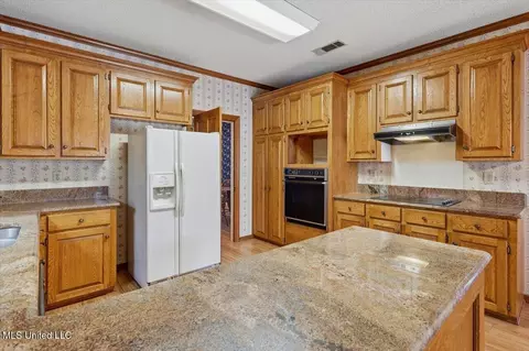 Kitchen - 135 Easthaven Dr, Brandon, MS 39042 photo 4 of 4