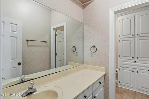 Bath - 135 Easthaven Dr, Brandon, MS 39042 photo 4 of 5