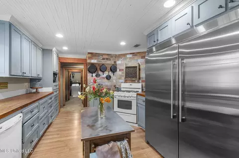 Kitchen - 781 Miggins Rd, Canton, MS 39046 photo 4 of 9