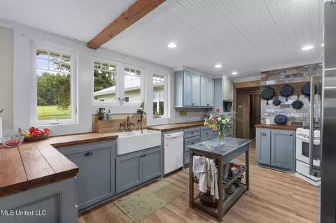 Kitchen - 781 Miggins Rd, Canton, MS 39046 photo 2 of 9